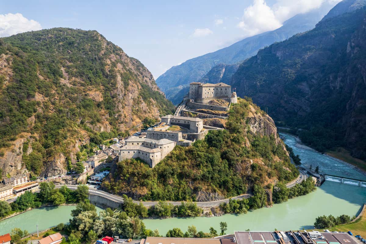 Formaggi, salumi e vini tipici: la Valle d'Aosta dei borghi oltre le piste da sci