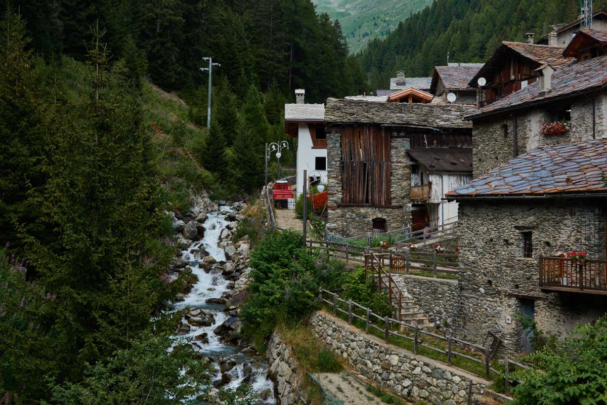 Formaggi, salumi e vini tipici: la Valle d'Aosta dei borghi oltre le piste da sci