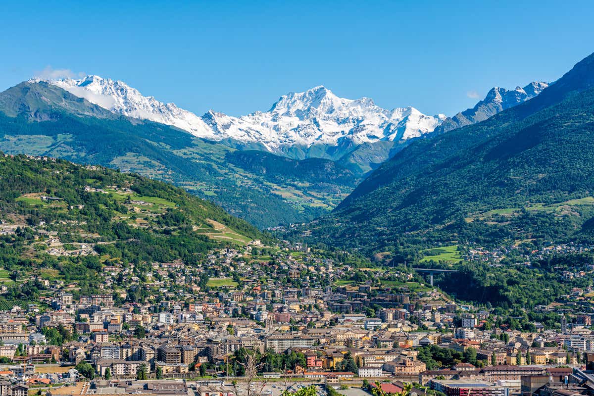 Formaggi, salumi e vini tipici: la Valle d'Aosta dei borghi oltre le piste da sci