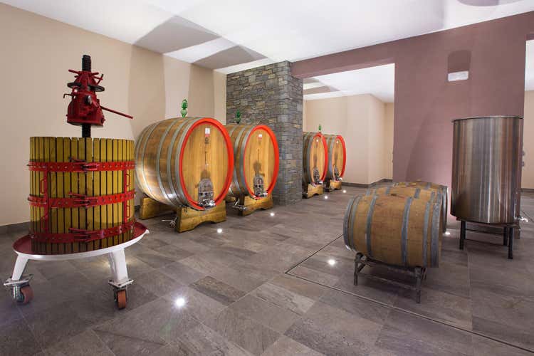 La Cantina Menegola fu aperta nel 1850 (Valtellina in festa tra vigneti, cultura e buon cibo)