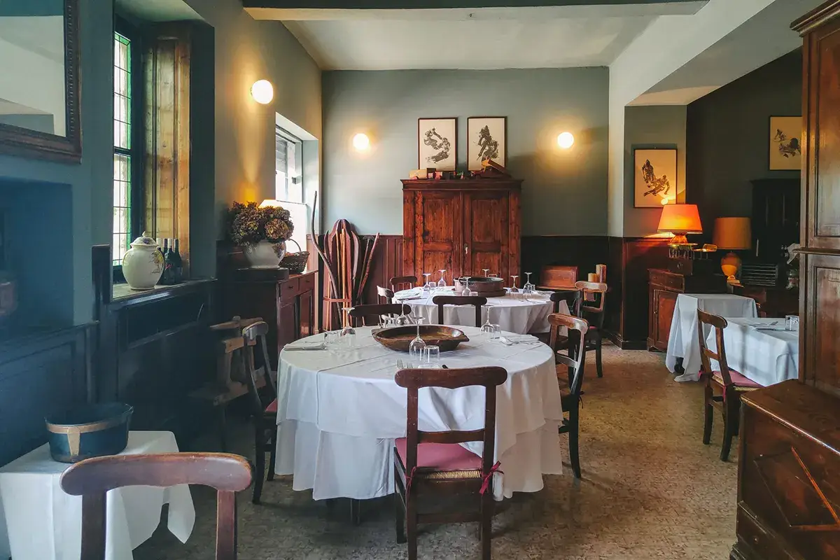 Una sala del ristorante Milano, Valtellina si rilancia in un ambiente intimo dal menu moderno e campagnolo