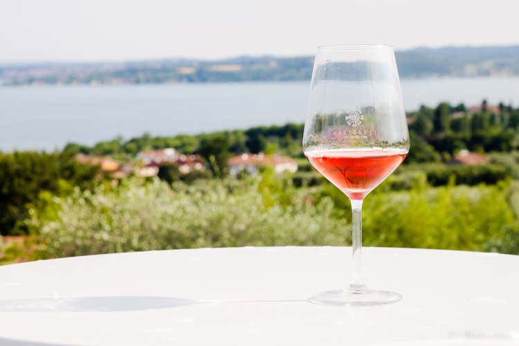 Assaggi di Chiaretto a San Valentino (San Valentino in rosa col Chiaretto Si presentano i vini della Valt&egrave;nesi)