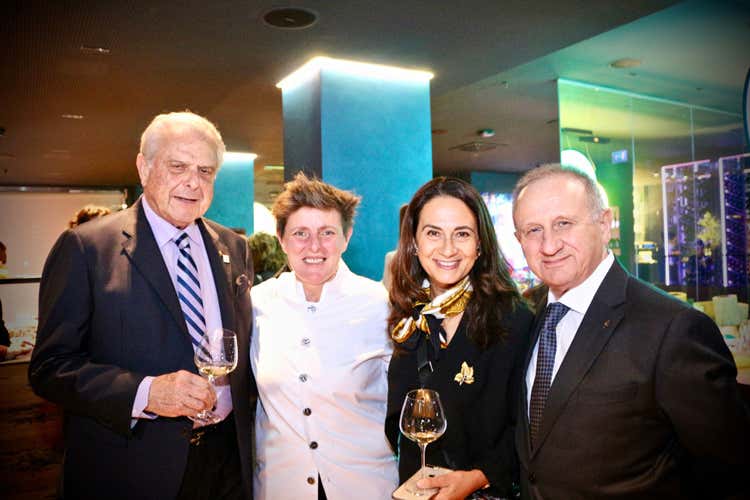 Viviana Varese con i vertici Aspi (Sommelier d’Italia Aspi incorona Mattia Cianca)