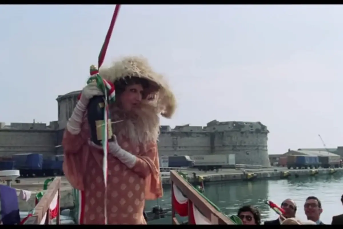 Varo nella nave con lo Champagne nel film Il Secondo tragico Fantozzi&nbsp; &Egrave; lo Champagne Day: ecco dieci curiosit&agrave; tra glamour e tradizione