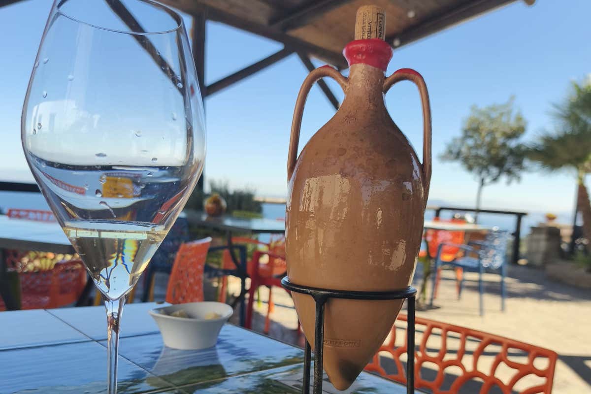 Tommasone a Ischia: dall’affinamento subacqueo al Metodo Classico senza compromessi Tommasone a Ischia: dall’affinamento subacqueo al Metodo Classico senza compromessi