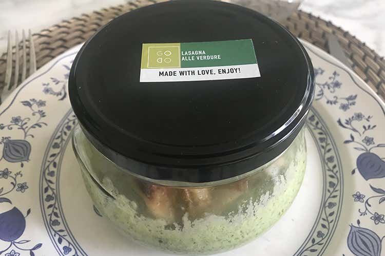 Delivery firmato Tommaso Arrigoni Con Godo il pasto caldo &egrave; in vasetto