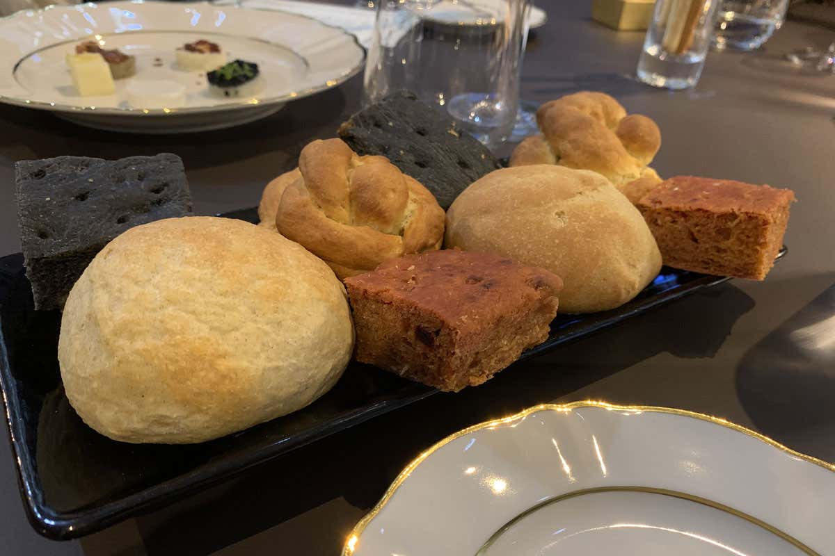 Tavolo Unico: arte nel piatto e alle pareti (con 104 opere esposte)