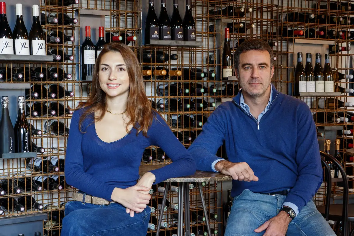 Coppia nella vita e nel lavoro, Massimiliano Balestreri, patron del wine bar El Buscia a Milano, e Silvia Vecchione sono i due titolari di Millésime 1990