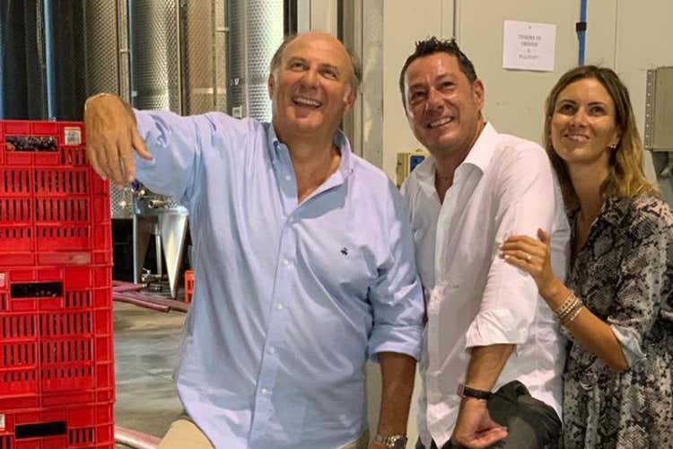 Gerry Scotti in visita alla Cantina Giorgi (Cala la vendemmia in Oltrep&ograve;  Ma prende quota il Progetto Qualit&agrave;)