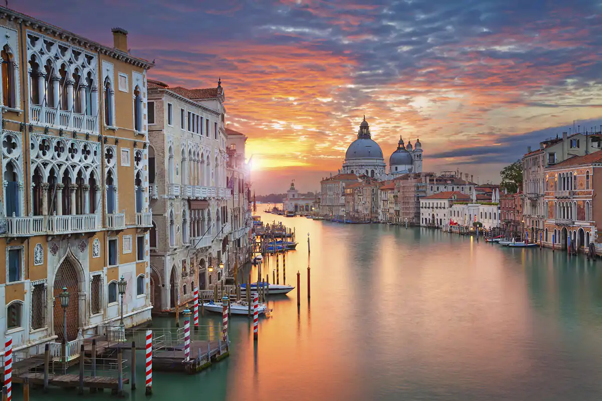 Secondo la leggenda la prima pietra della chiesa di San Giacomo di Rialto (San Giacometto) &egrave; stata posata il 25 marzo del 421 Buon compleanno Venezia 1600 anni di bellezza intramontabile