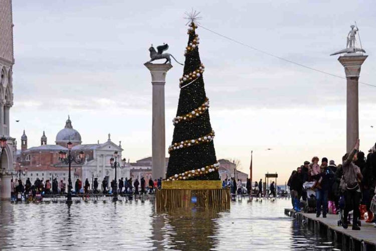 Natale sott’acqua a Venezia 
Turismo, 10 milioni dal Comune