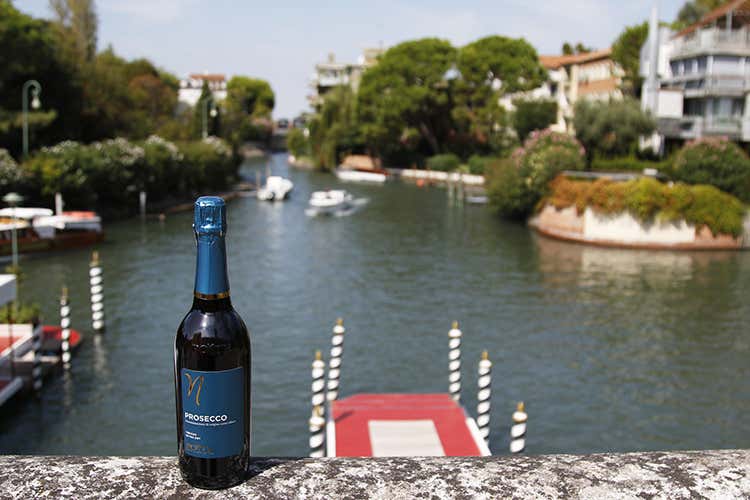 Ponte 1948 al Festival di Venezia - Sul red carpet di VeneziaBrindisi con il Prosecco Ponte1948 Ponte 1948 al Festival di Venezia - Sul red carpet di VeneziaBrindisi con il Prosecco Ponte1948