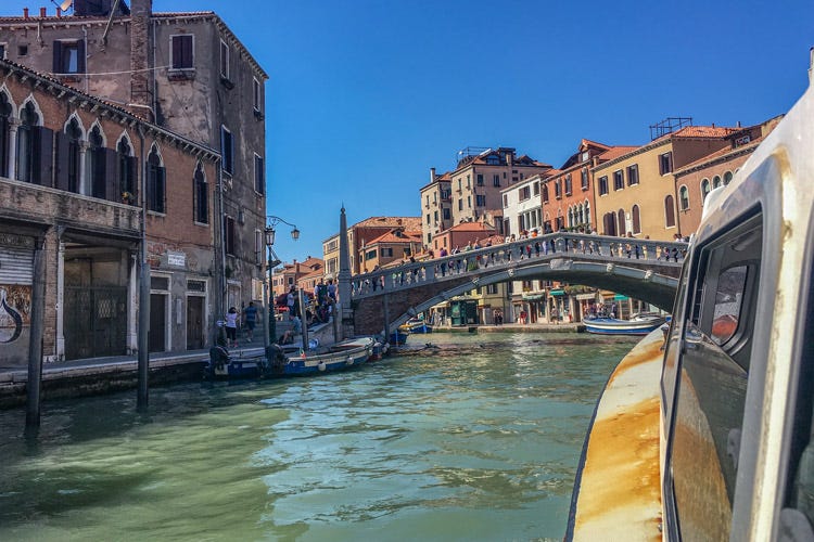 Venezia, troppi ricorsi al Tar 
Slitta a gennaio la tassa di sbarco