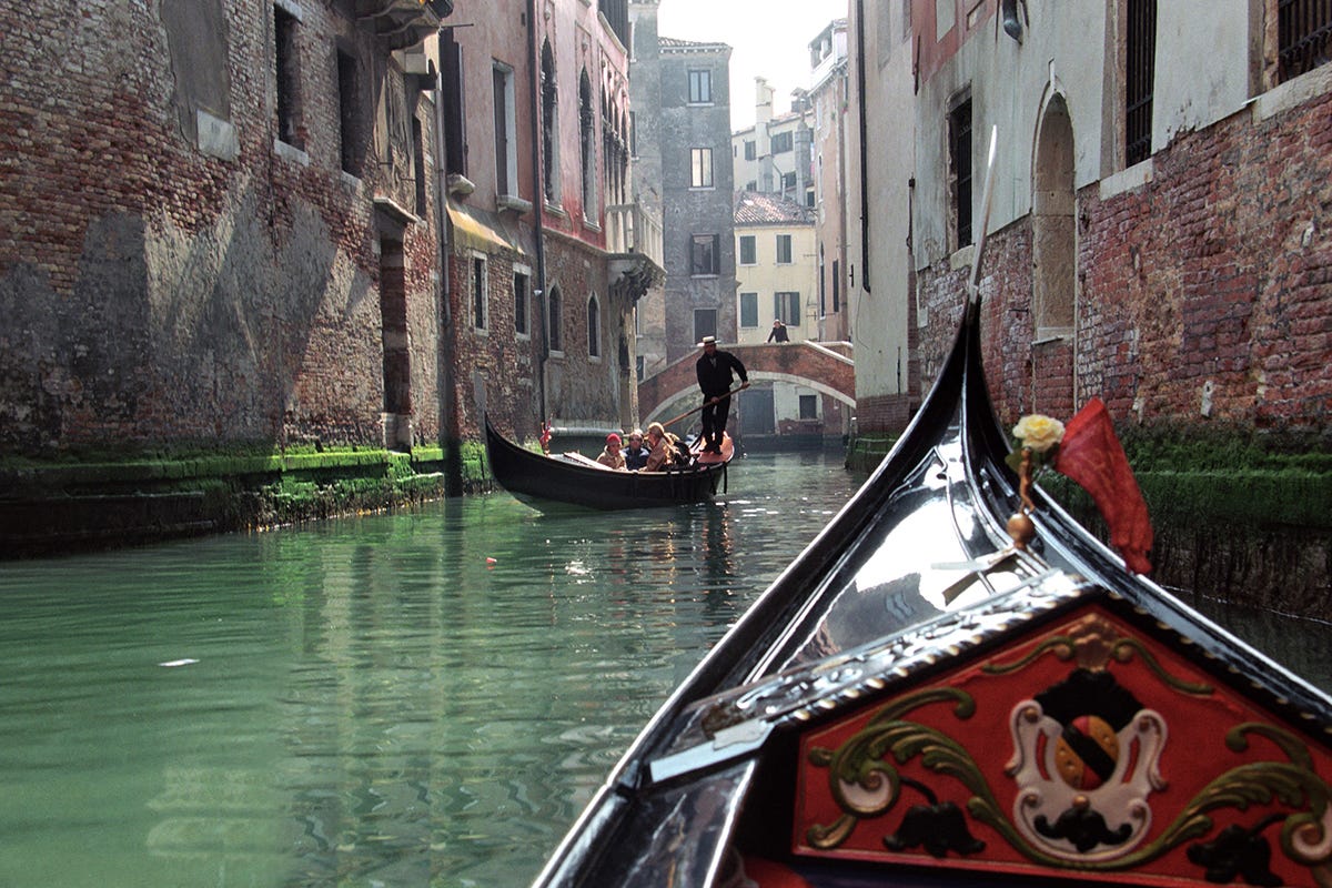 Venezia: basta invasioni, i turisti entreranno solo su prenotazione