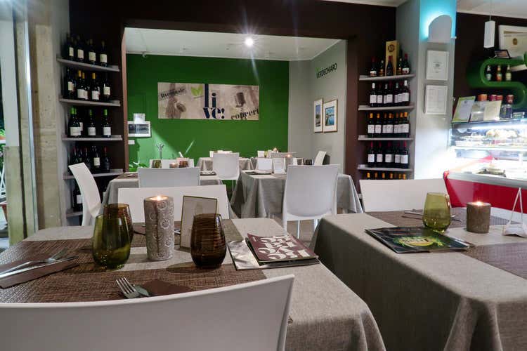 L'interno del locale (Verdechiaro, cucina salutistica da gustare anche a casa DA FINIRE)