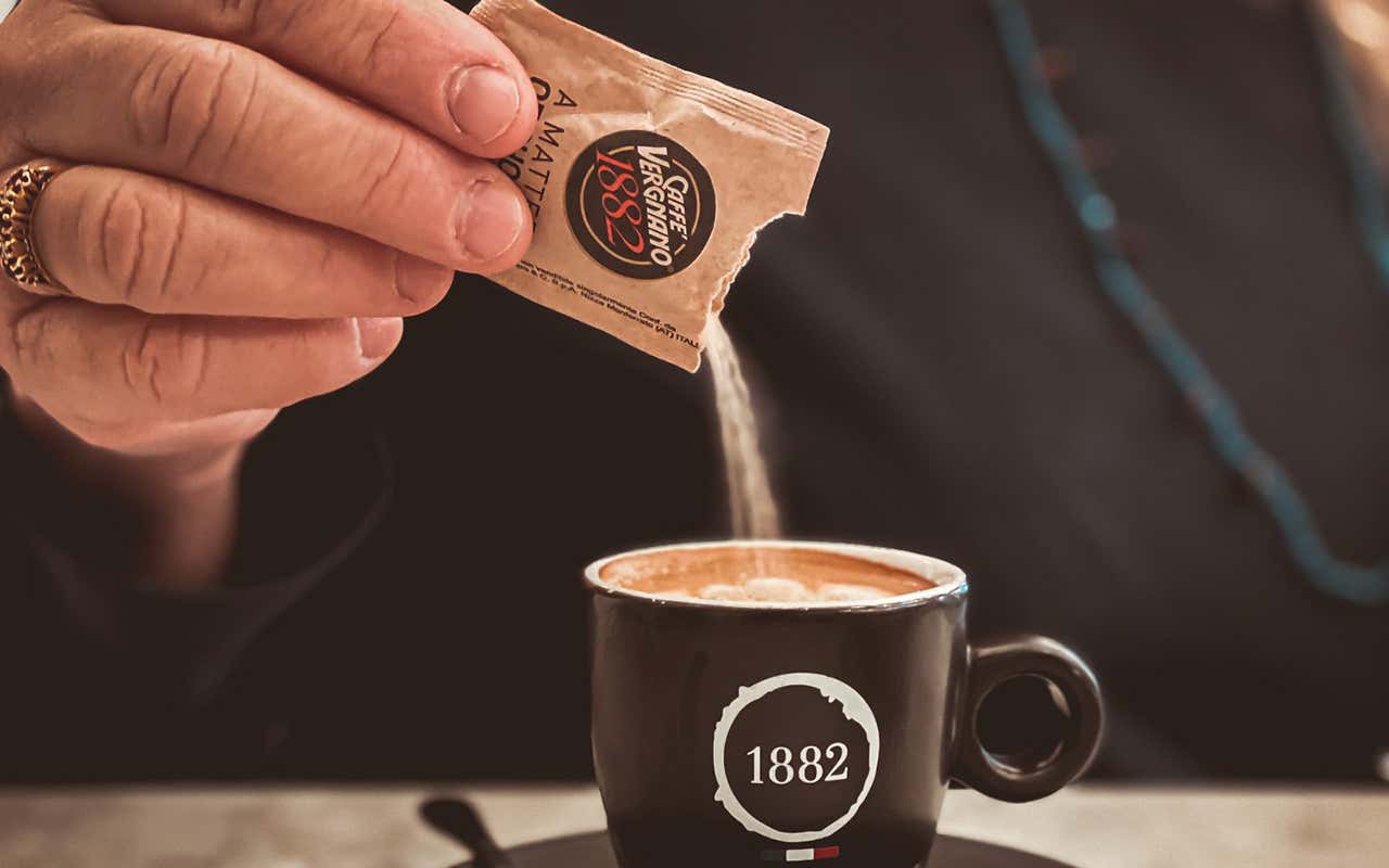 Caffè Vergnano è stato fondato nel 1882 a Torino Caffè Vergnano sigla un accordo con Coca-Cola per la distribuzione Caffè Vergnano è stato fondato nel 1882 a Torino Caffè Vergnano sigla un accordo con Coca-Cola per la distribuzione