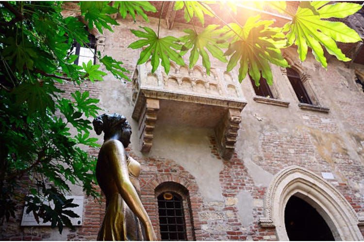 Il cortile dove si trova la statua di Giulietta Alla scoperta di Verona, capitale del World Tourism Event 2022