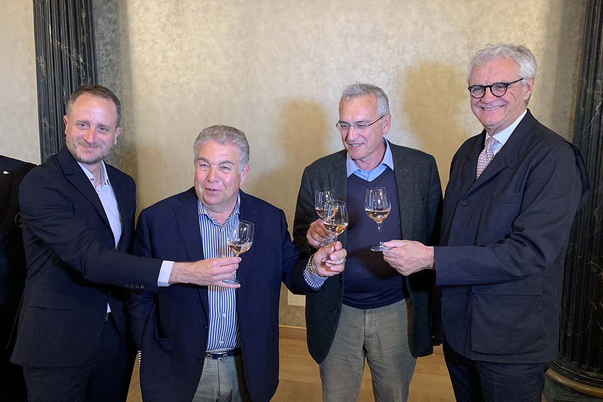 Brice Eymard, direttore del Civp, il presidente Eric Pastorino e per Consorzio Valt&egrave;nesi Alessandro Luzzago e Mattia Vezzola Nel segno del ros&eacute; l&rsquo;alleanza Italia-Francia