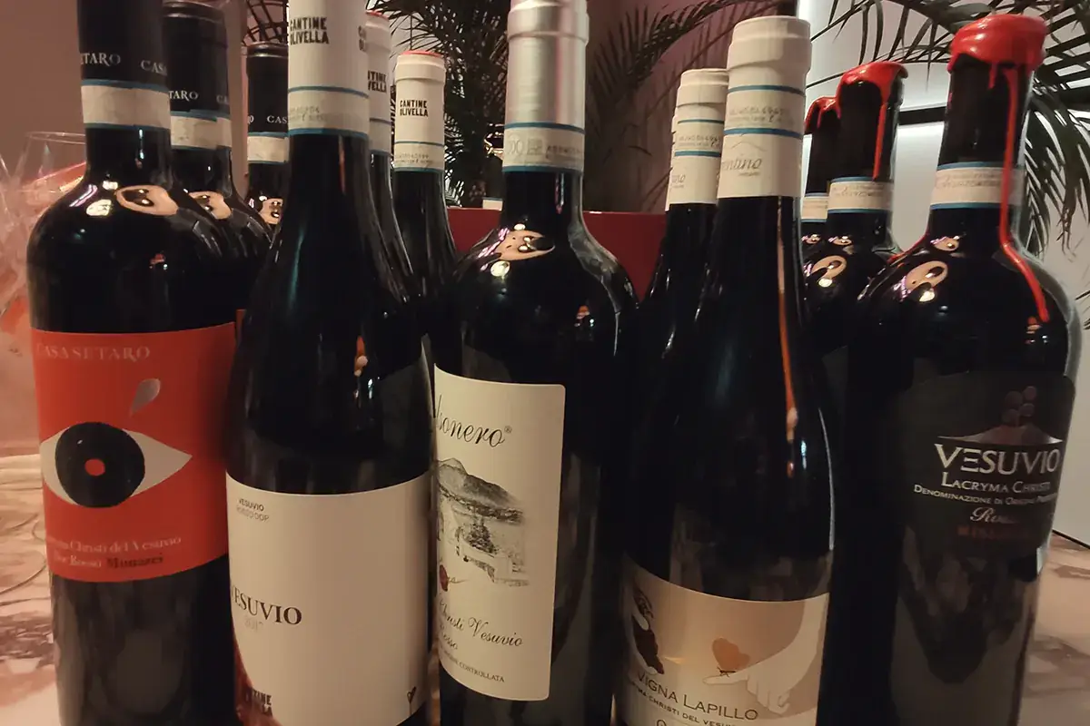 I vini vesuviani degustati A cena con il Vesuvio, i vini vulcanici arrivano a Milano