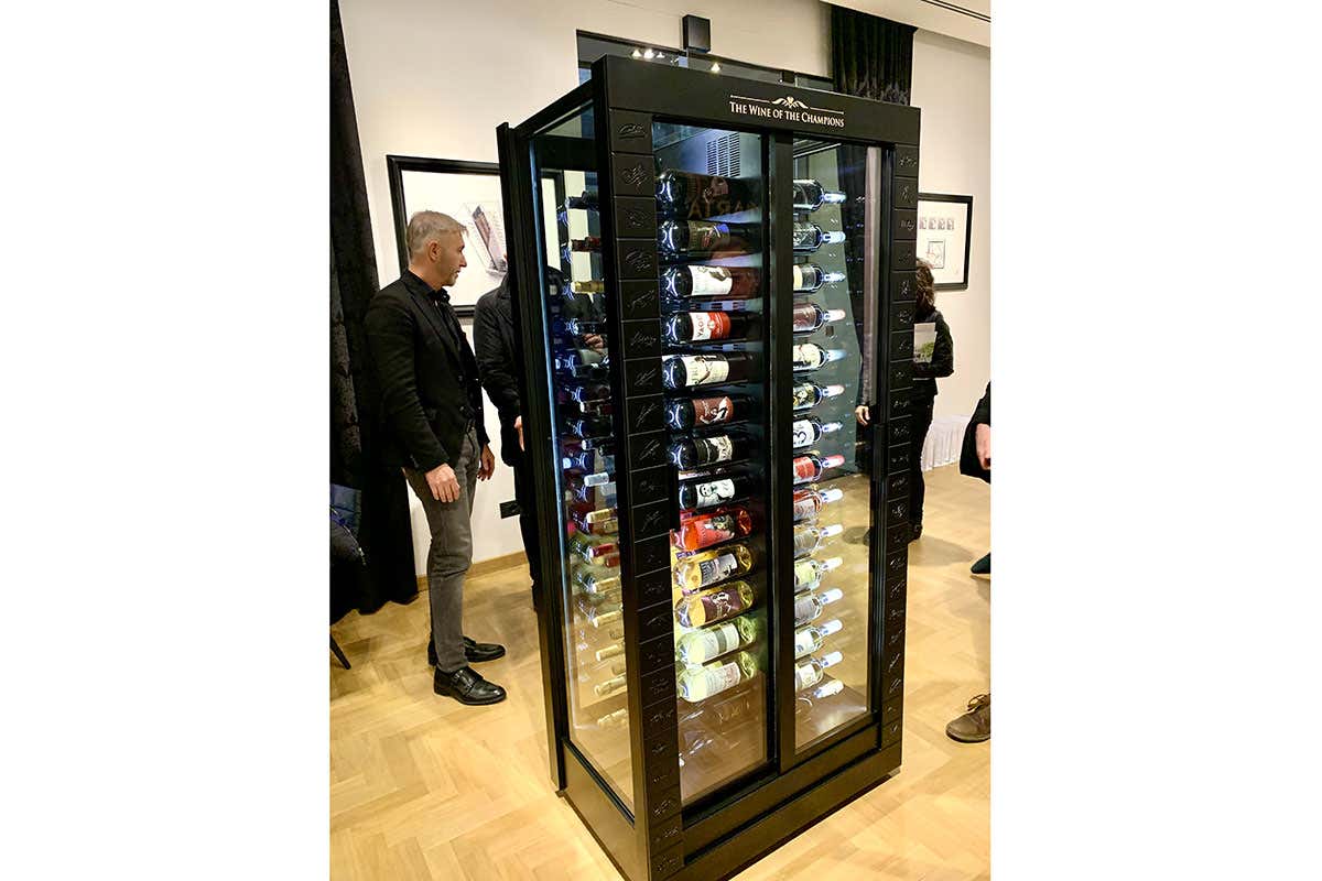 Della Marta mette in vetrina le bottiglie dei campioni 