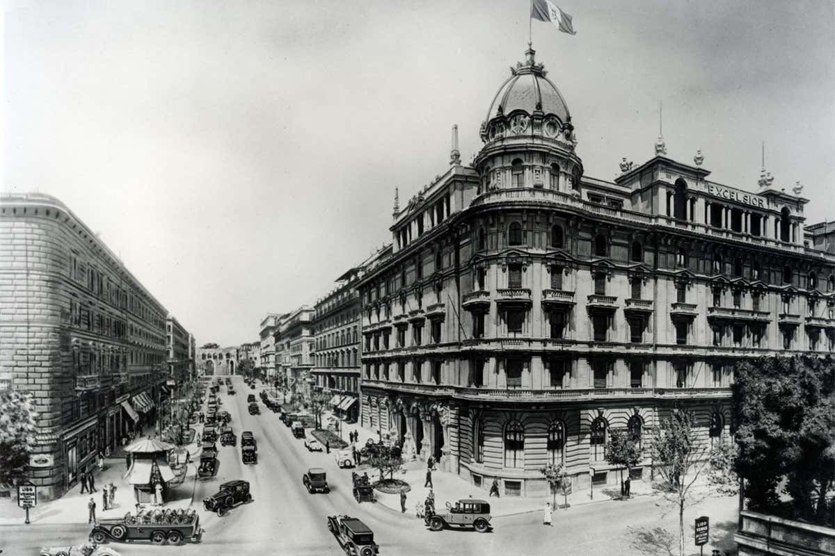 Foto storica di via Veneto e dell'Hotel Excelsior (fonte ©allrome_it_ceranavorta) Roma, svelato il progetto per riqualificare hotel e ristoranti della mitica via Veneto Foto storica di via Veneto e dell'Hotel Excelsior (fonte ©allrome_it_ceranavorta) Roma, svelato il progetto per riqualificare hotel e ristoranti della mitica via Veneto