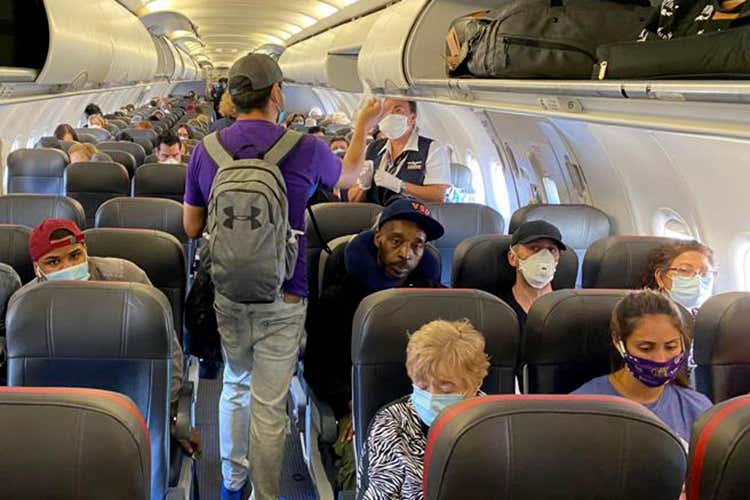 Con le opportune misure previste, il distanziamento sociale sugli aerei non sarà necessario - Il turismo torna a volareGli aerei possono viaggiare pieni Con le opportune misure previste, il distanziamento sociale sugli aerei non sarà necessario - Il turismo torna a volareGli aerei possono viaggiare pieni