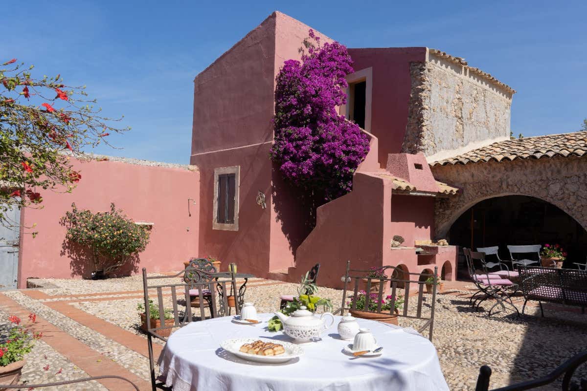 Natura, silenzio e lentezza: l’esperienza proposta dal Baglio del Gattopardo