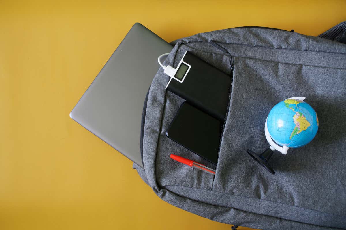 Bagagli a mano in aereo sempre più piccoli: boom di vendite per gli zaini da viaggio Bagagli a mano in aereo sempre più piccoli: boom di vendite per gli zaini da viaggio