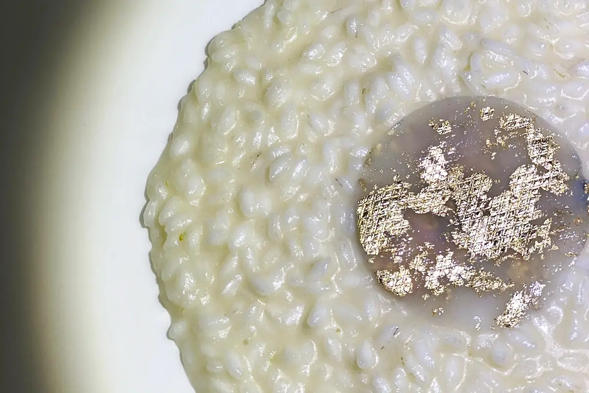 Vialone nano gran riserva al lime, trasparenza di scampo e foglia d’oro 24  Cena al San Pietro con Luca Miuccio tra crudi di mare e vini siciliani