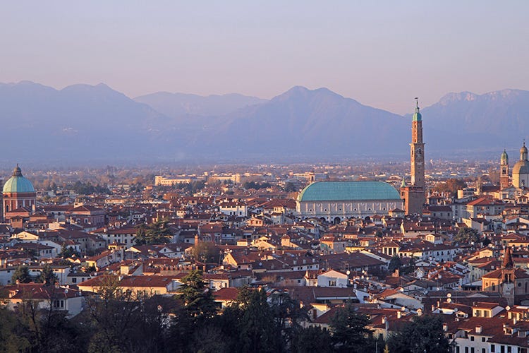 Il centro storico di Vicenza punta sulle attività locali - Vicenza, kebab al bando Le minoranze: Da leggi razziali