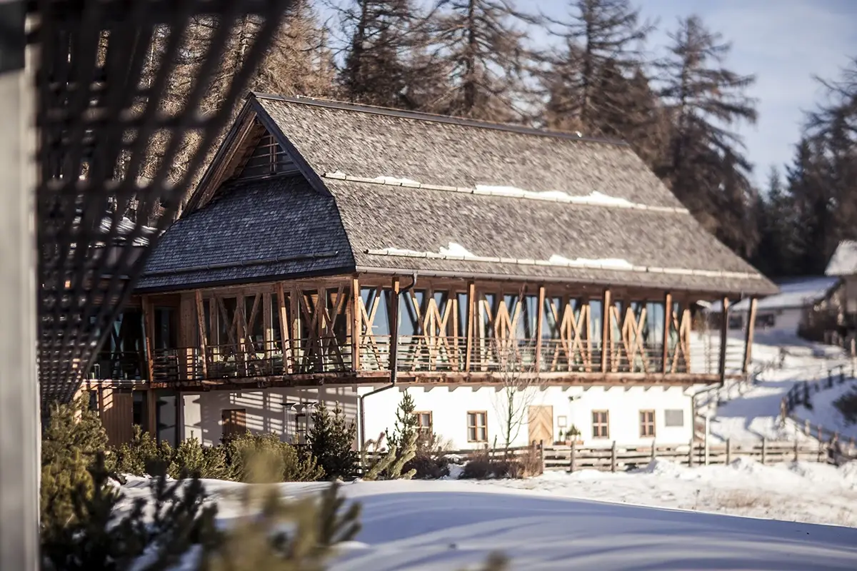 Il design dell&rsquo;hotel &egrave; affidato a Matteo Thun San Valentino sperduti tra i monti ma lusso green