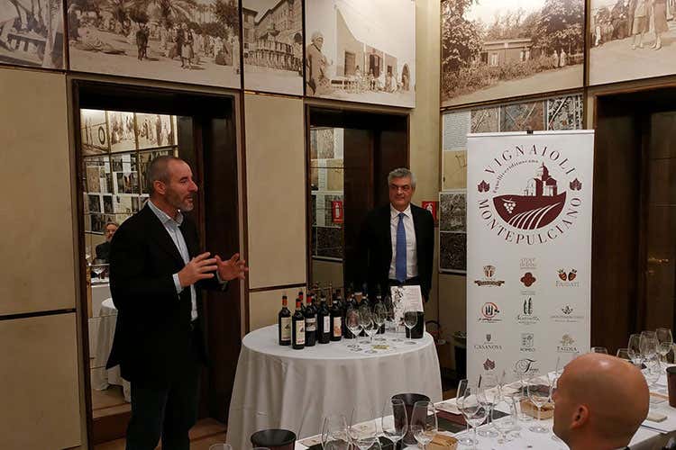 Un momento della serata (Vignaioli Montepulciano Stop alla chimica in vigna) Un momento della serata (Vignaioli Montepulciano Stop alla chimica in vigna)