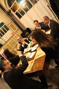 Lo staff di Villa Crespia al tavolo con Maurizio Zanella, presidente del Consorzio Franciacorta