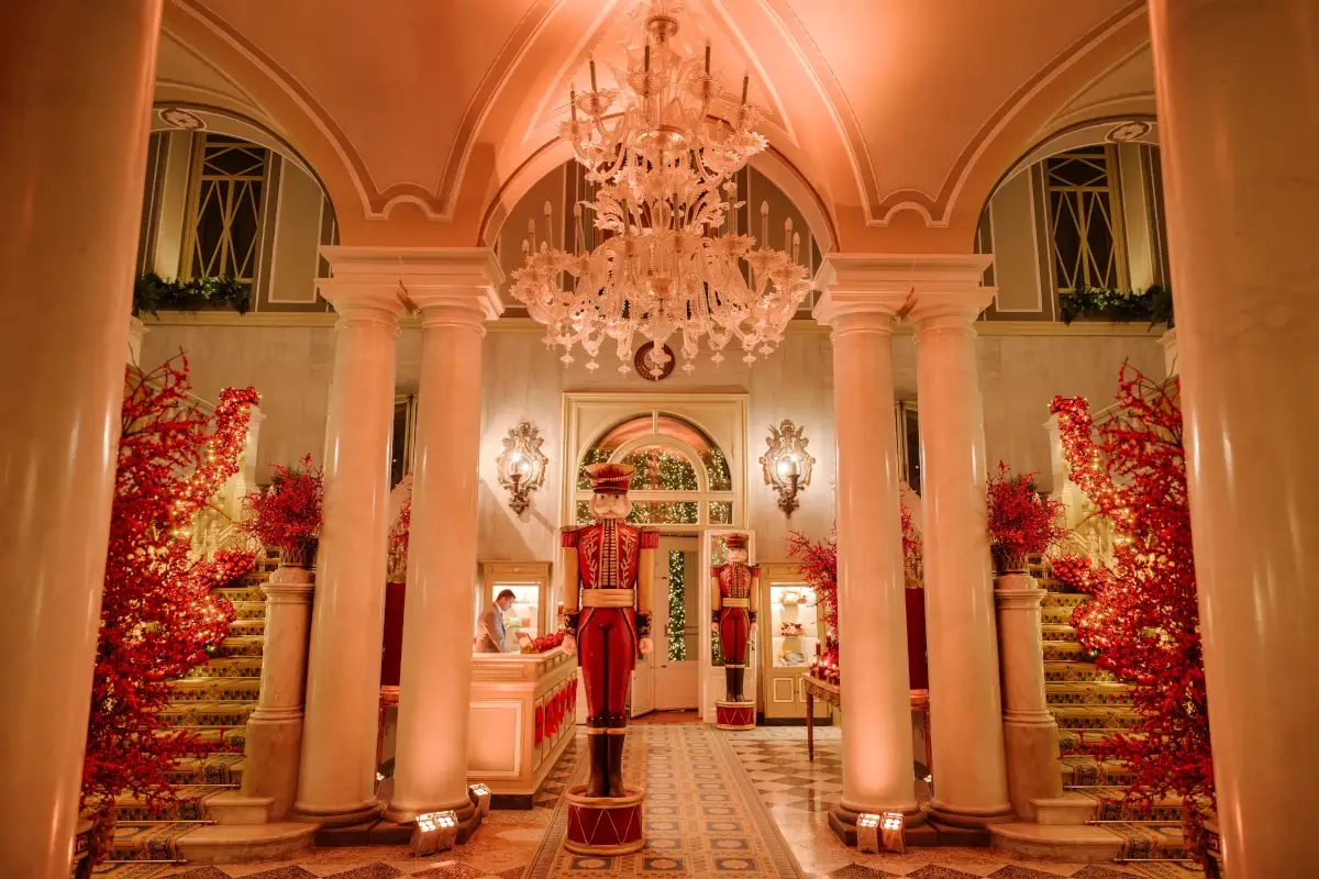 Un'atmosfera natalizia a Villa Este, simbolo del Lago di Como Villa d&rsquo;Este, apertura straordinaria per le festivit&agrave; natalizie e Capodanno