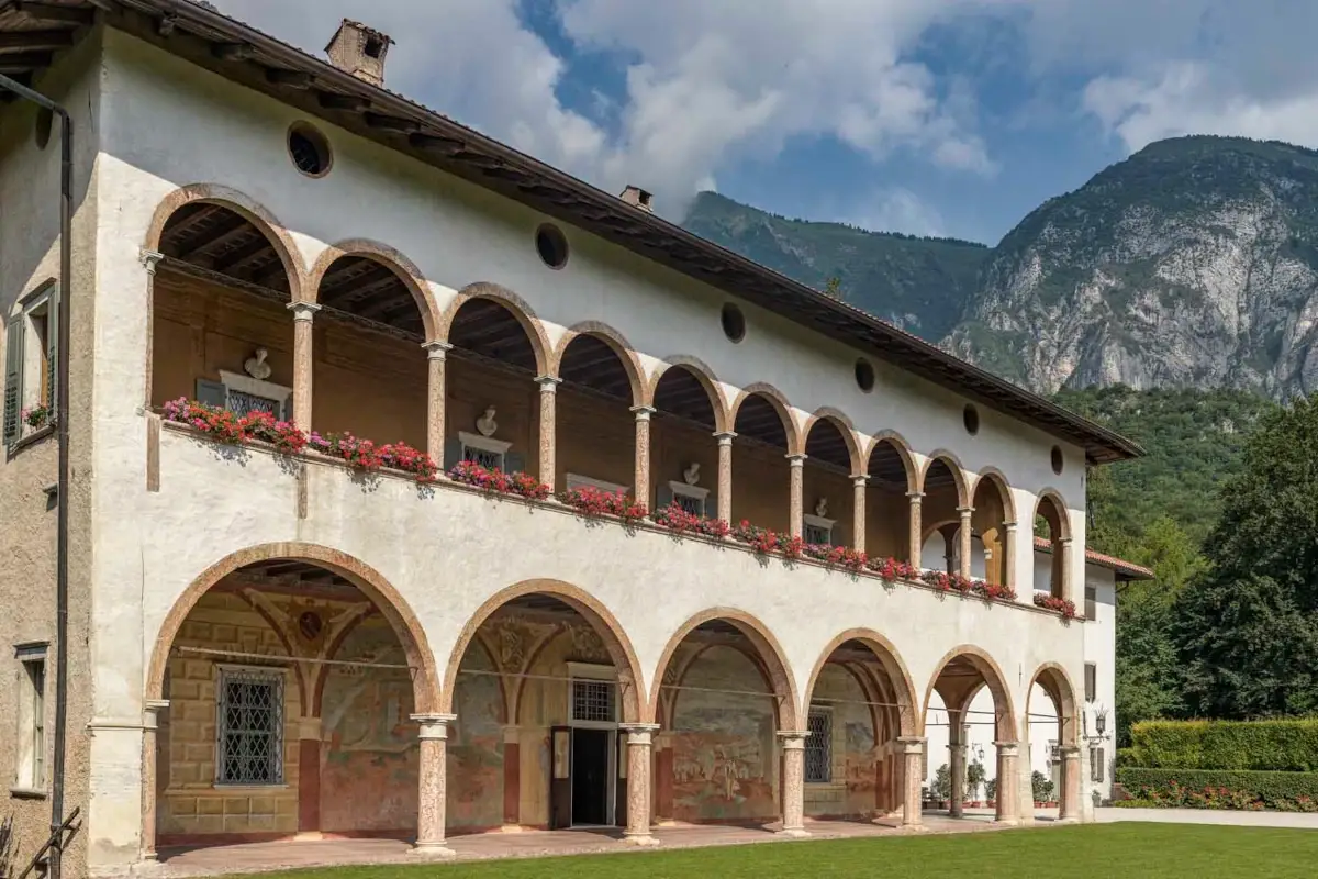 Ferrari Trento e-Bike Green Tour, il cicloturismo tra bollicine e paesaggio