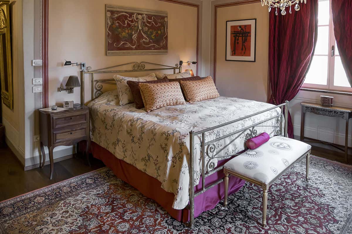 Una delle otto camere di Villa Santo Stefano  Villa Santo Stefano, un sogno nel cuore della Lucchesia