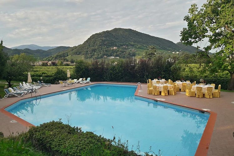 La piscina esterna - Villa Soligo torna a splendere 40 camere nel cuore del Prosecco