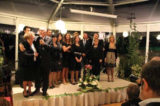 Lo staff di Villa, in primo piano Alessandro Bianchi con la moglie e la prima a destra la figlia Roberta Lo staff di Villa, in primo piano Alessandro Bianchi con la moglie e la prima a destra la figlia Roberta