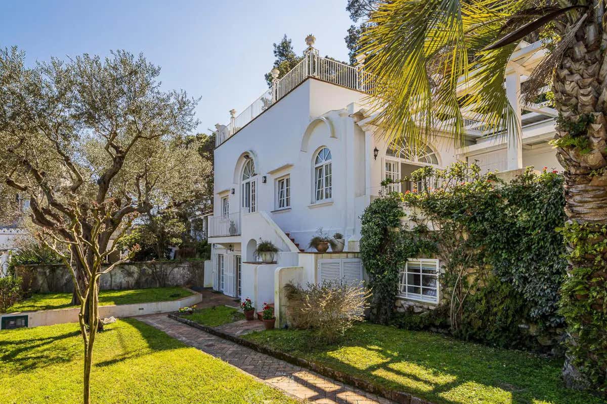 Venduta la villa di Christian De Sica sull'isola di Capri