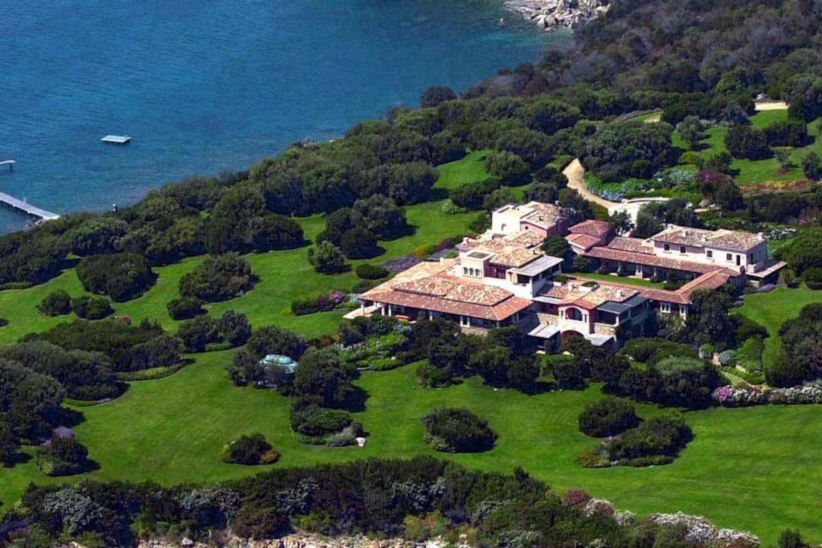 Berlusconi e le sue case vacanze, paradisi dalla Costa Smeralda alle Bermuda