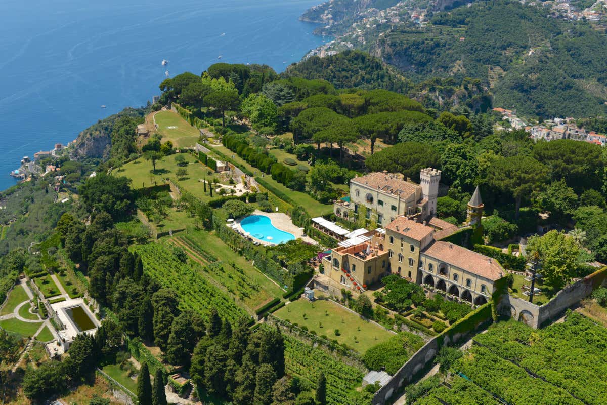 Villa Cimbrone: mezzo secolo di storia e ospitalità nella perla di Ravello Villa Cimbrone: mezzo secolo di storia e ospitalità nella perla di Ravello