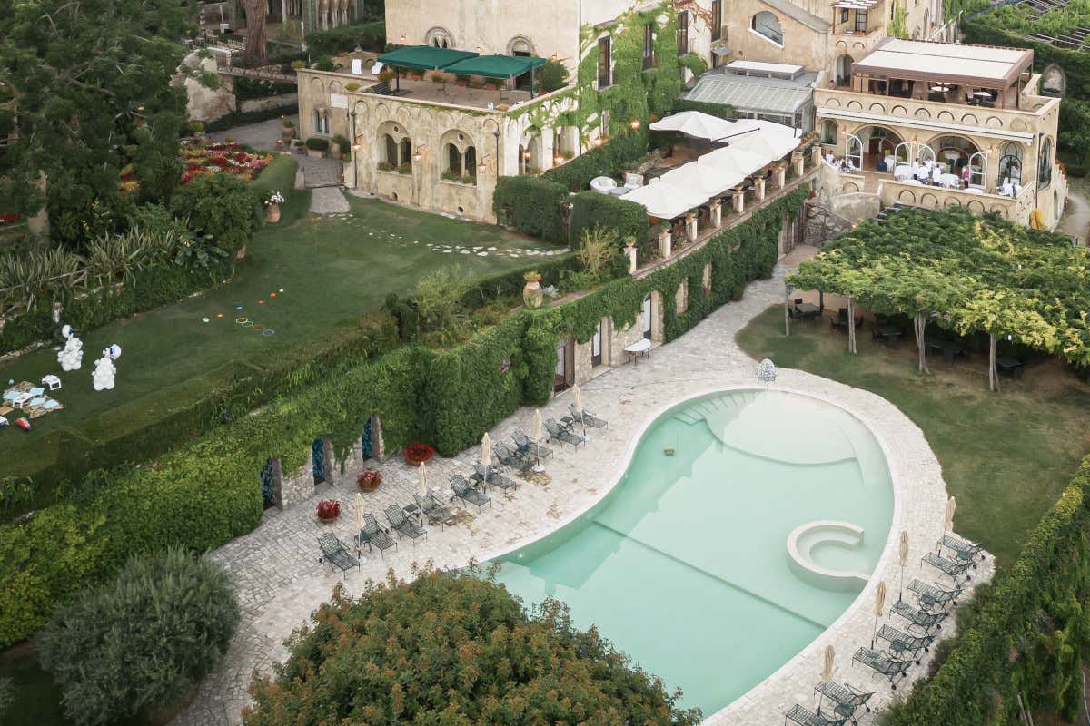 Villa Cimbrone: mezzo secolo di storia e ospitalità nella perla di Ravello Villa Cimbrone: mezzo secolo di storia e ospitalità nella perla di Ravello