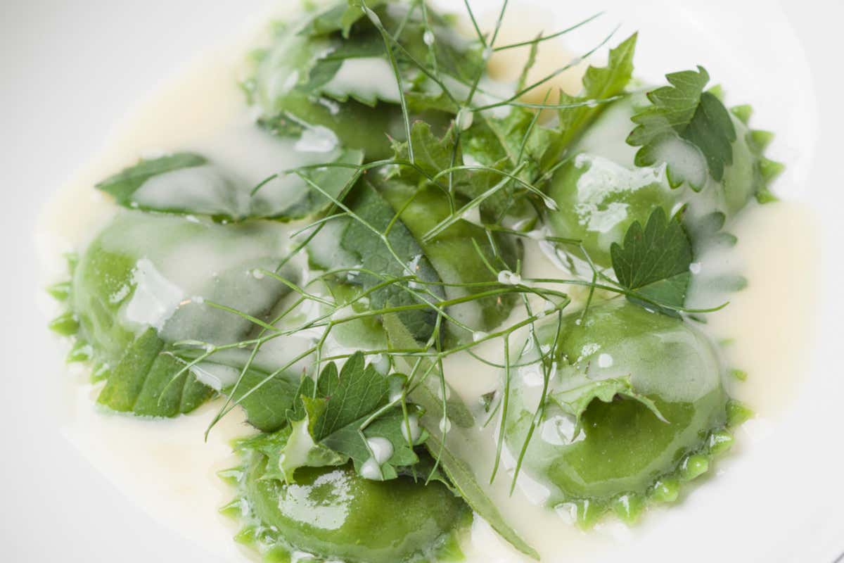 Ravioli di erbe amare e beurre blanc al vermouth