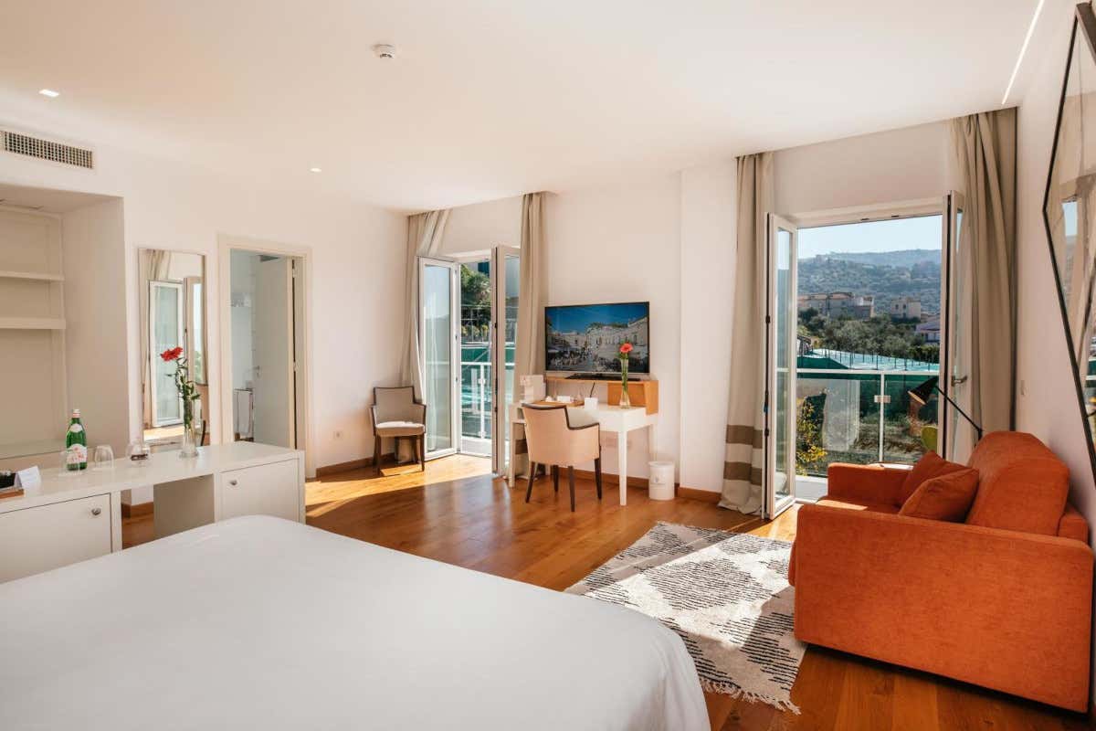 Villa Fiorella di Massa Lubrense, quando l'arte contemporanea incontra il mare