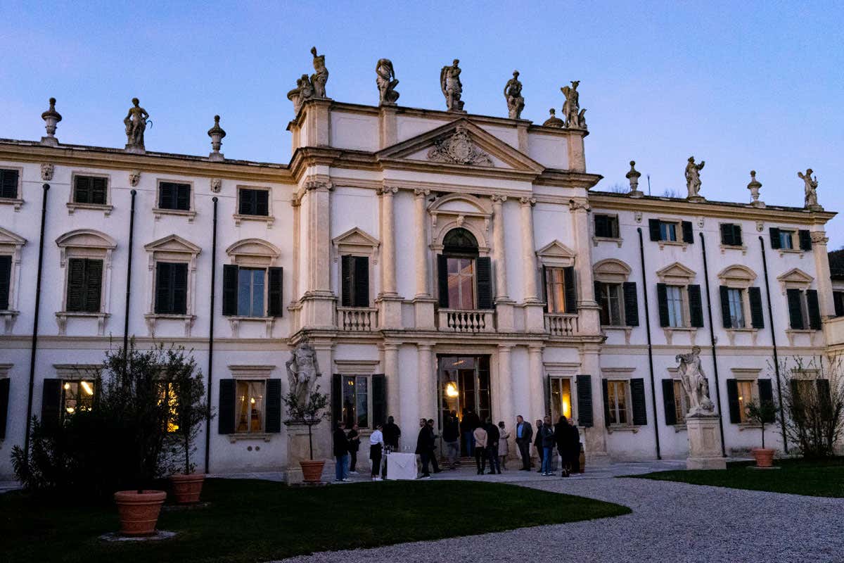 £$I Maestri raccontano...$£ Villa Mosconi Bertani: tra storia e vini pregiati £$I Maestri raccontano...$£ Villa Mosconi Bertani: tra storia e vini pregiati