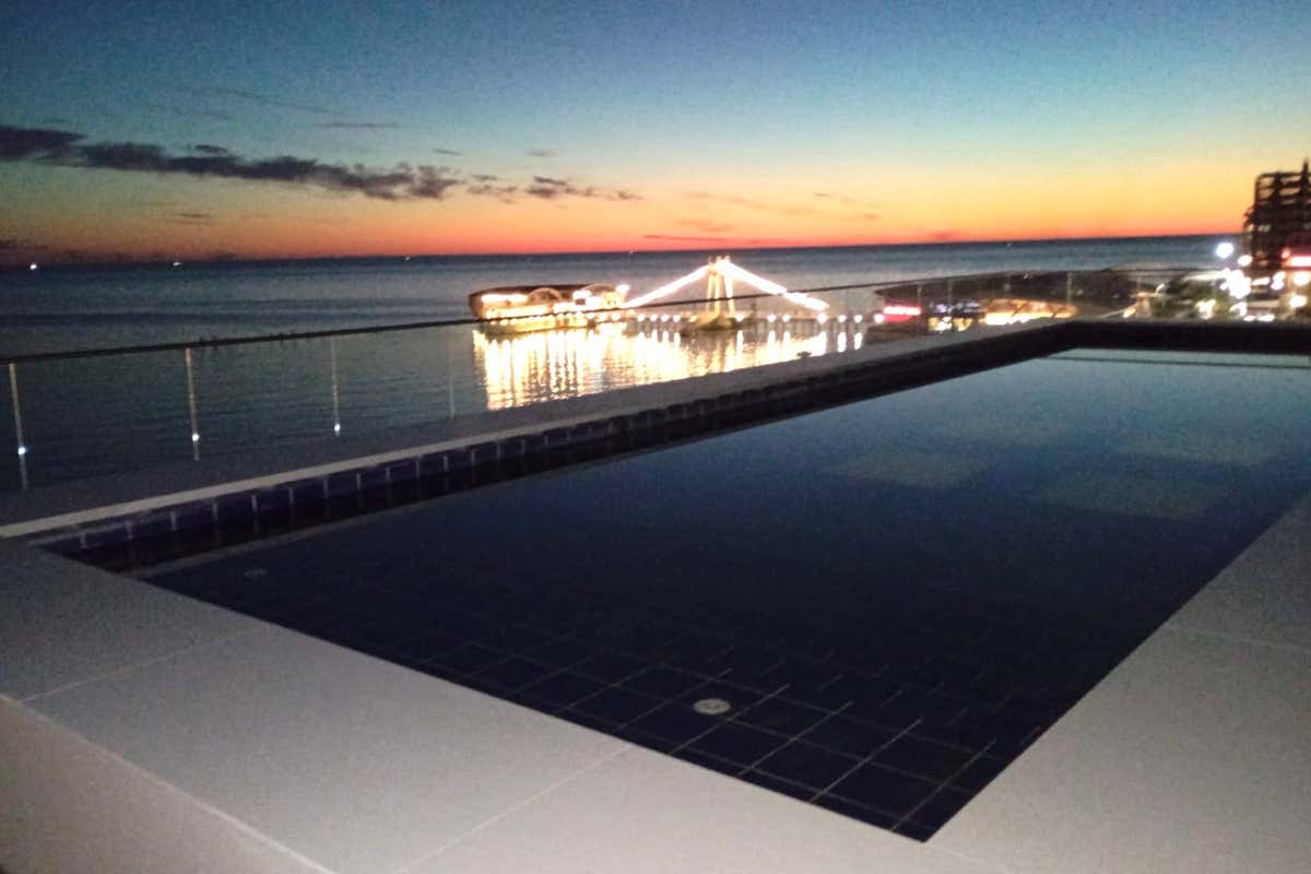 La piscina, panoramica sul mare, del Villa Pascucci Mare