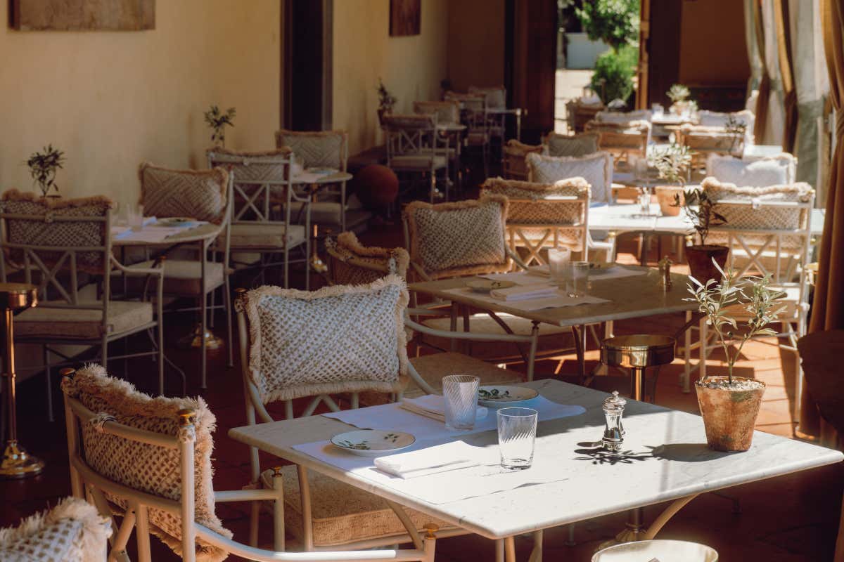 I tavoli del San Michele Grill all'interno di Villa San Michele