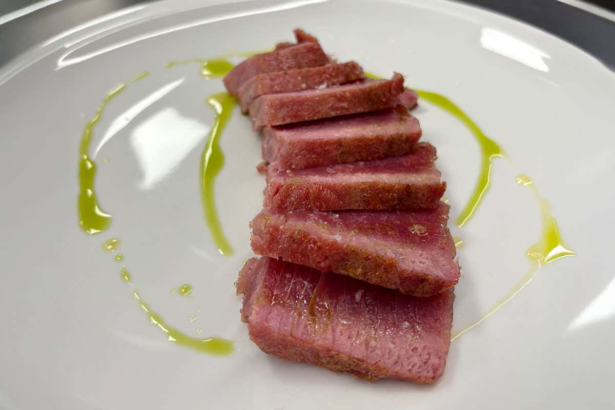 Quando il mare incontra il fuoco: il ristorante che unisce crudi di pesce e brace Quando il mare incontra il fuoco: il ristorante che unisce crudi di pesce e brace