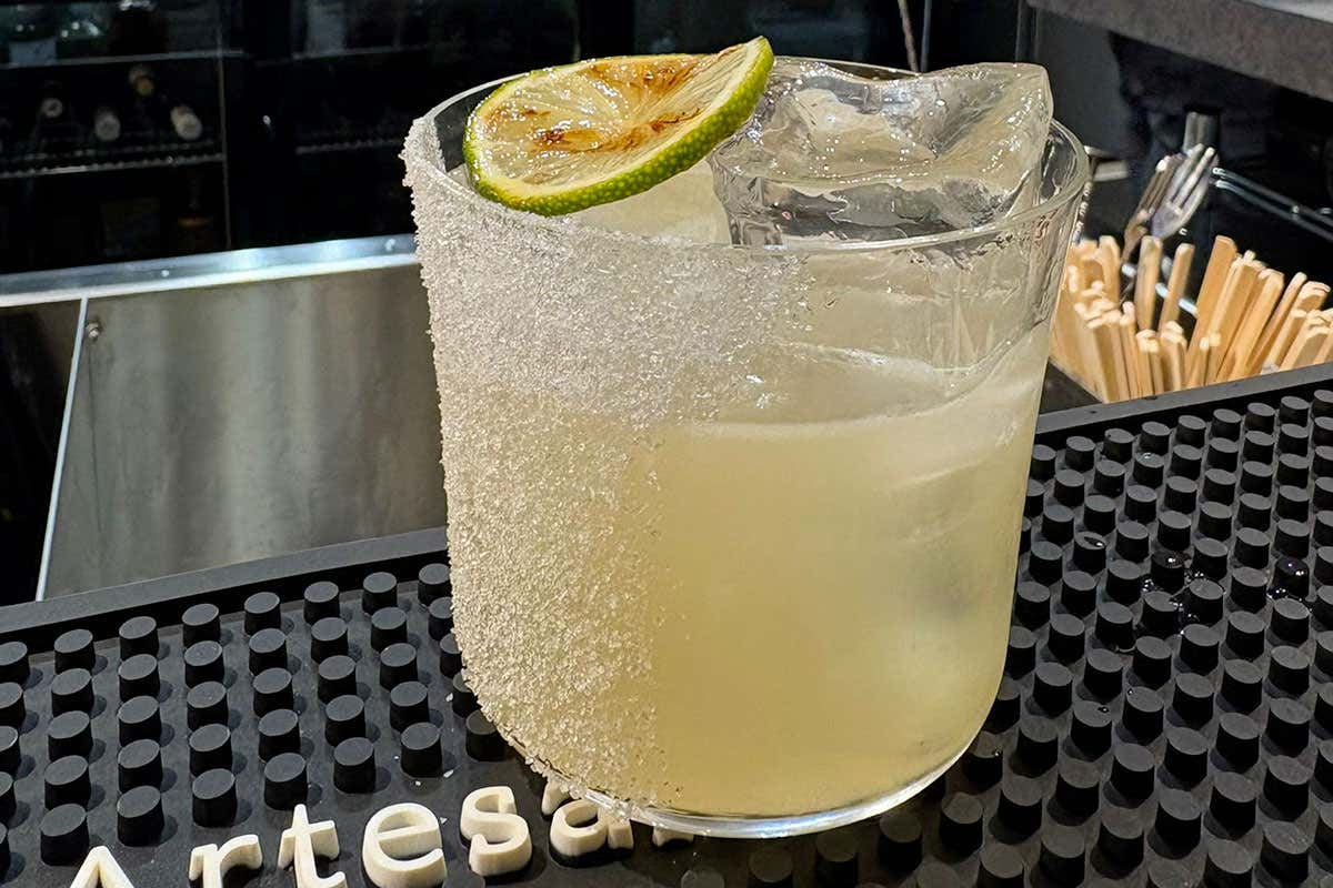 Quando il mare incontra il fuoco: il ristorante che unisce crudi di pesce e brace Quando il mare incontra il fuoco: il ristorante che unisce crudi di pesce e brace