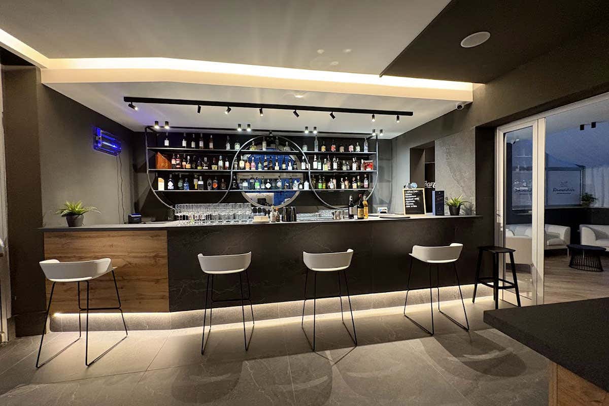 Quando il mare incontra il fuoco: il ristorante che unisce crudi di pesce e brace Quando il mare incontra il fuoco: il ristorante che unisce crudi di pesce e brace